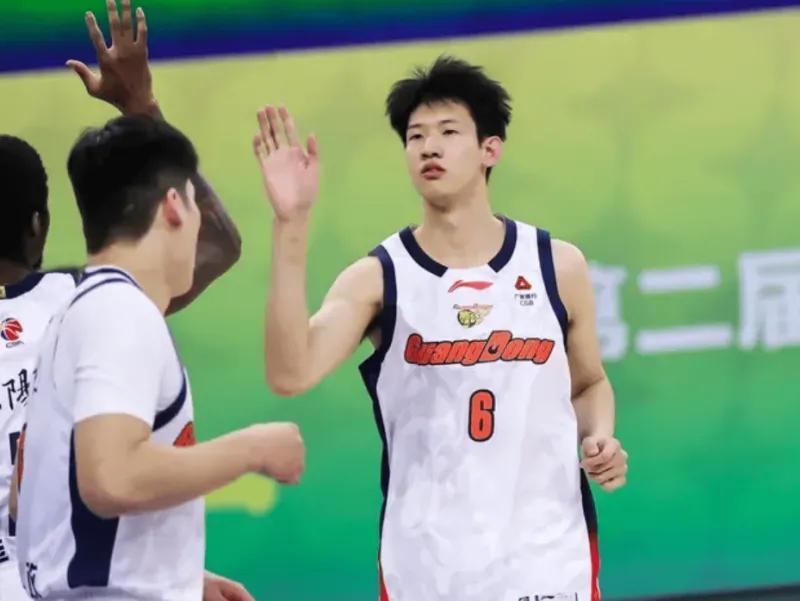 开云官网-广东104-113上海1喜3忧！黄明依奇兵，内线+张皓嘉没法看！